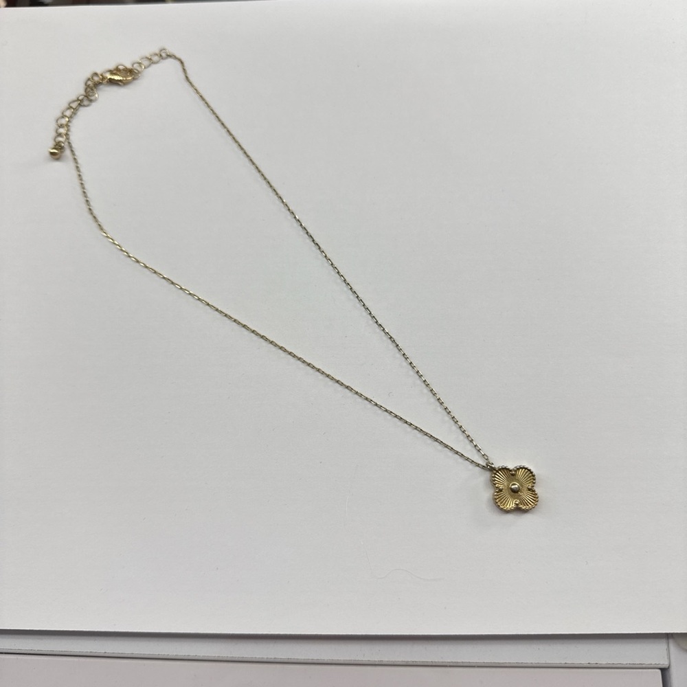 gold clover necklace